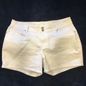 APT 9 shorts